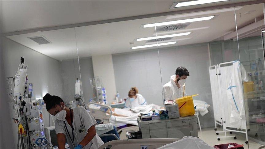İspanya'da hastanelerde maske takma zorunluluğu getirildi